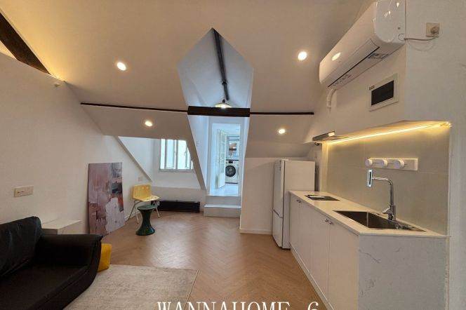 1BR Lane House near Middle Huaihai Rd Metro with Terrace (L1/L10/L12/L13)