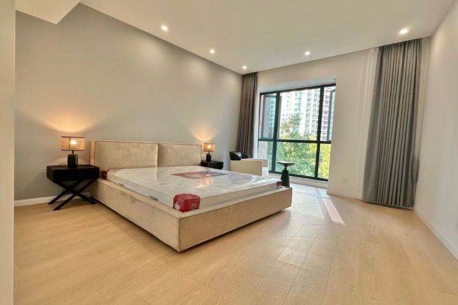4BR Apartment near Shangcheng Rd Metro