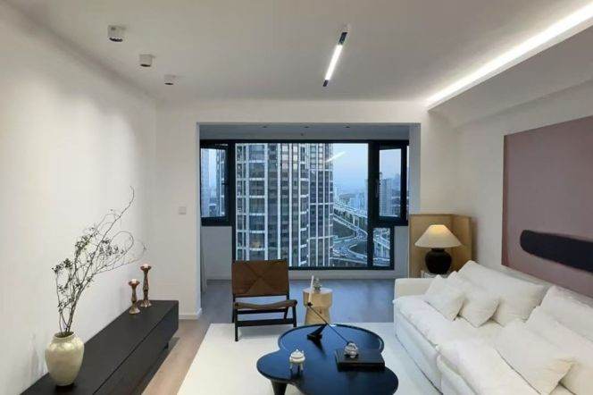 High-Floor 3BR Apartment (L9)