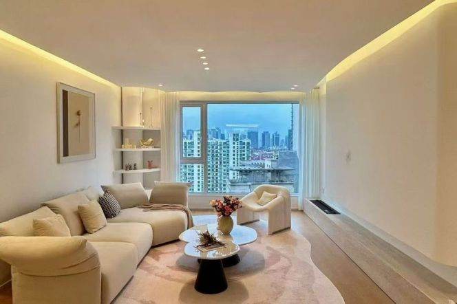 High-Floor Spacious 3BR Apartment in Gubei