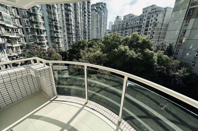 3BR Apartment in Jing'an with Floor-to-Ceiling Windows