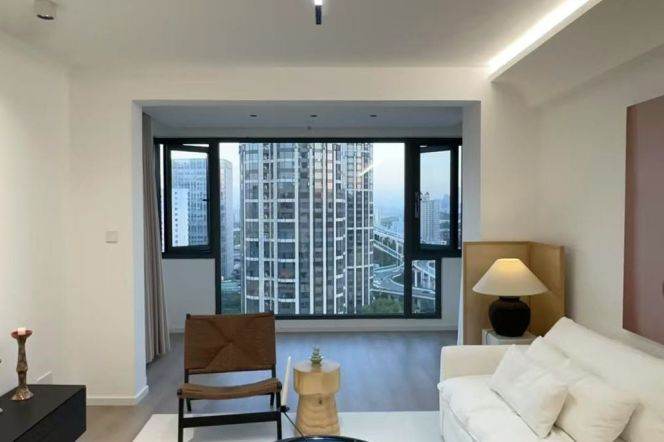 High-Floor 3BR Apartment (L9)
