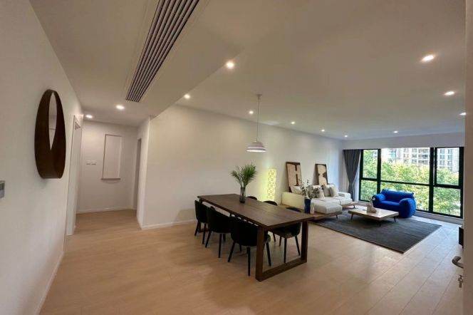 4BR Apartment near Shangcheng Rd Metro