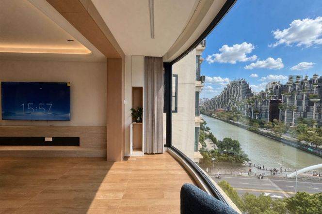 Spacious 3BR Apartment in Suzhou Creek North with Outstanding View (L3/L4)