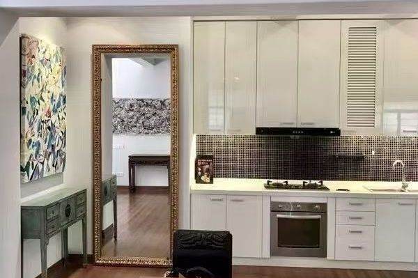 Spacious Historic 2BR Apartment near West Yan'An Rd Metro with Green View