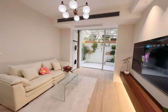 1BR Apartment near Zhongshan Park with Terrace (L2/L3/L4)