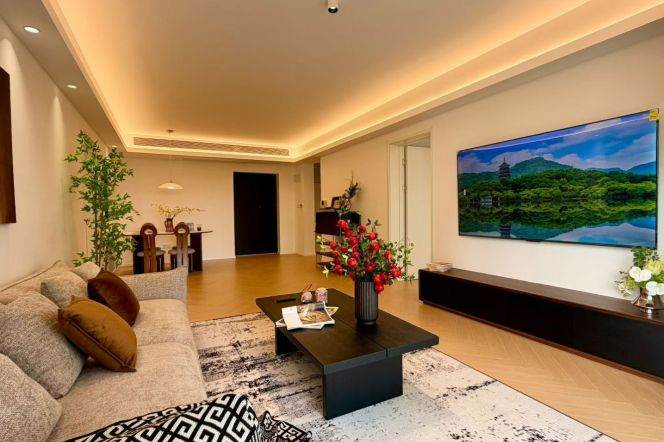 2BR Apartment near West Bund with Floor-to-Ceiling Windows (L11)