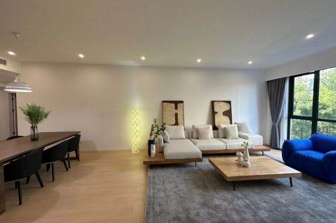 4BR Apartment near Shangcheng Rd Metro