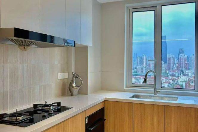 High-Floor Spacious 3BR Apartment in Gubei