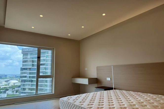 High-Floor Spacious 2BR Apartment near West Bund (L11)
