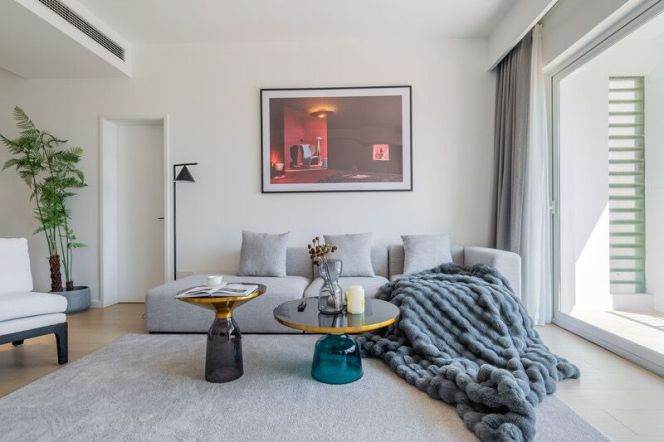 Spacious 2BR Apartment in Gubei with Floor-to-Ceiling Windows (L15)