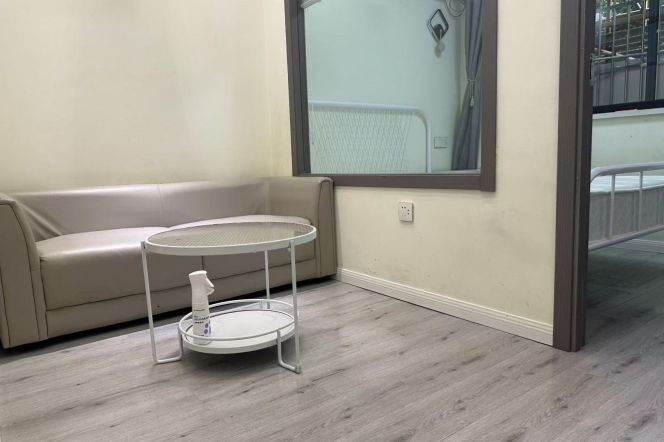 1BR Apartment in Gubei (L10)