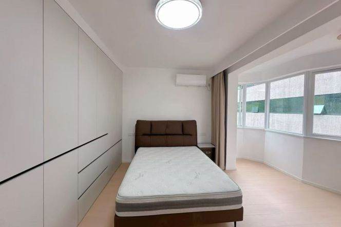 Spacious 2BR Apartment near Zhongshan Park