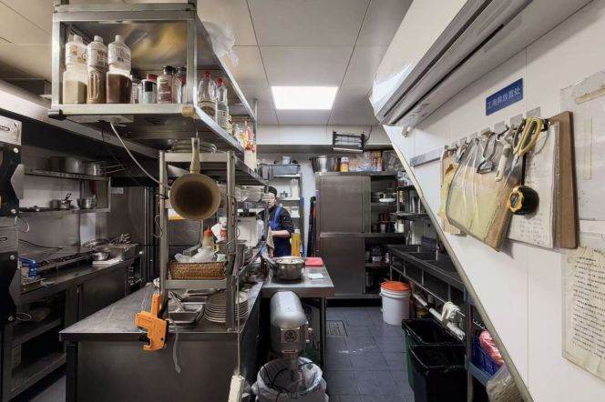 Spacious Studio Commercial Space in Jing'an (L2/L11)