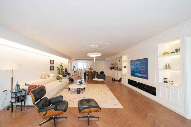 4BR Apartment near People's Square with Outstanding View (L1/L2/L8)