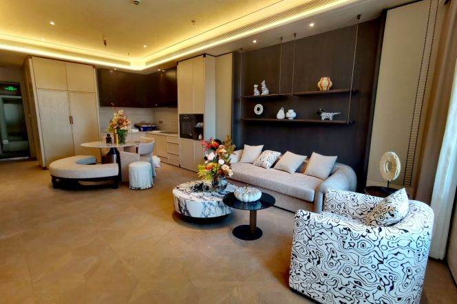Spacious 2BR Apartment near East Nanjing Rd Metro (L2/L10)