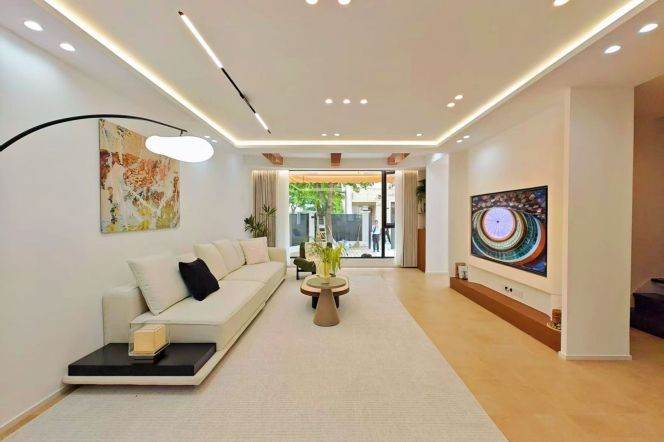 Spacious 5BR Villa with Green View