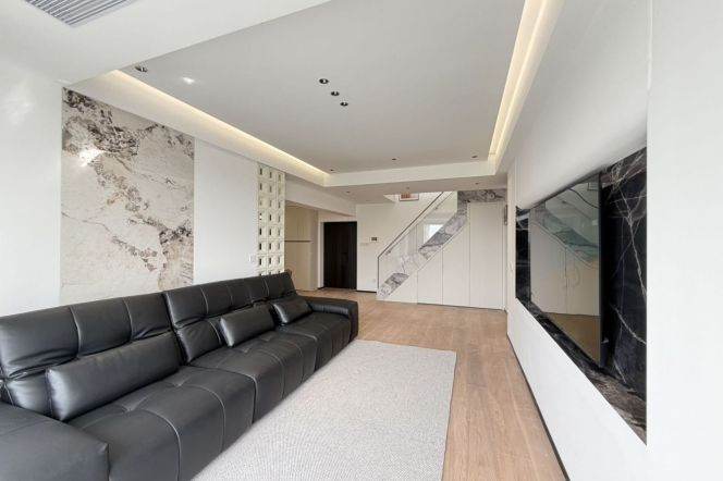 High-Floor Spacious 5BR Apartment in Gubei (L2/L15)