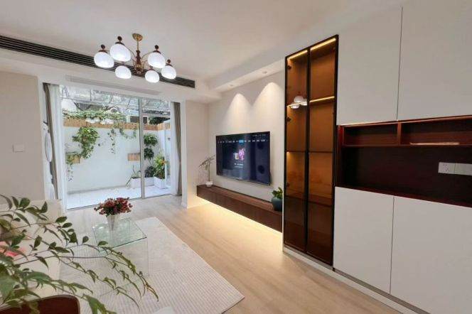 1BR Apartment near Zhongshan Park with Terrace (L2/L3/L4)