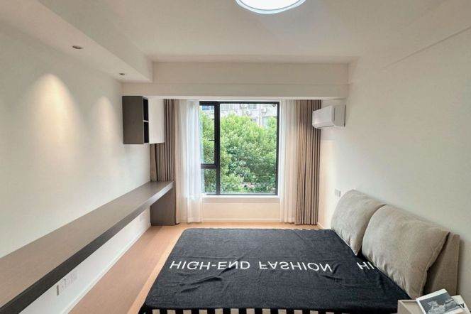 2BR Apartment in Gubei with Green View (L10)