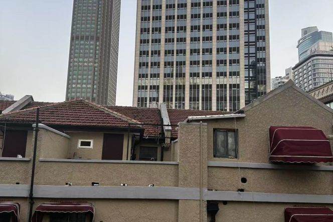 Spacious Historic High-Ceiling 1BR Apartment in Jing'an