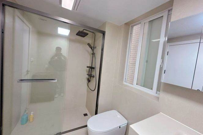 Spacious 2BR Apartment near West Yan'An Rd Metro