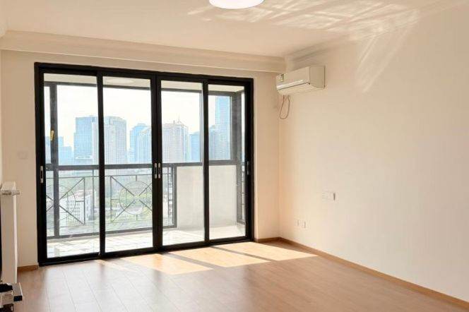 High-Ceiling 4BR Apartment with Outstanding View (L3/L4)