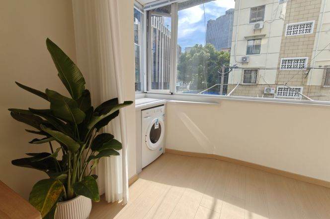 1BR Apartment near Hongqiao Rd Metro