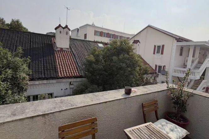 2BR Lane House in Old Xuhui with Terrace