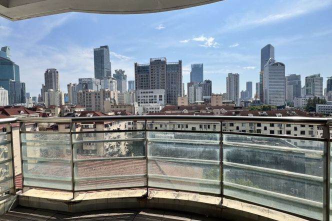 Spacious 2BR Apartment in Jing'an with Outstanding View (L7)