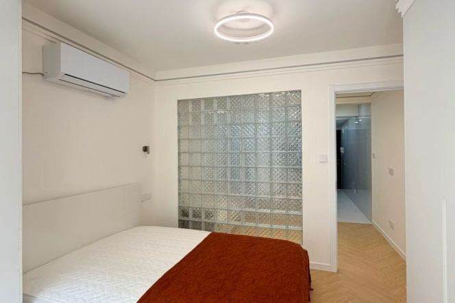 1BR Apartment near Zhongshan Park with Terrace (L11/L13)