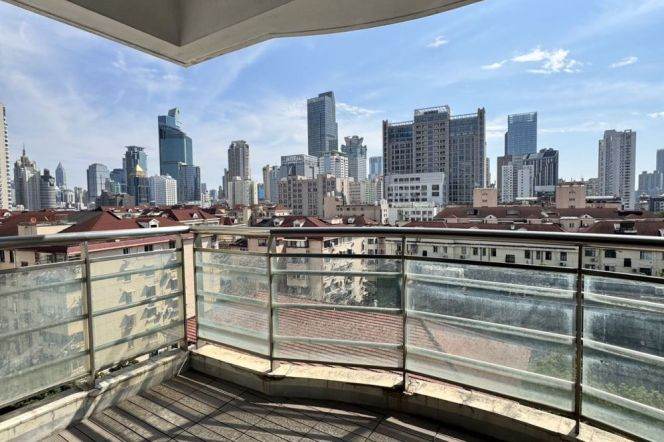 Spacious 2BR Apartment in Jing'an with Outstanding View (L7)