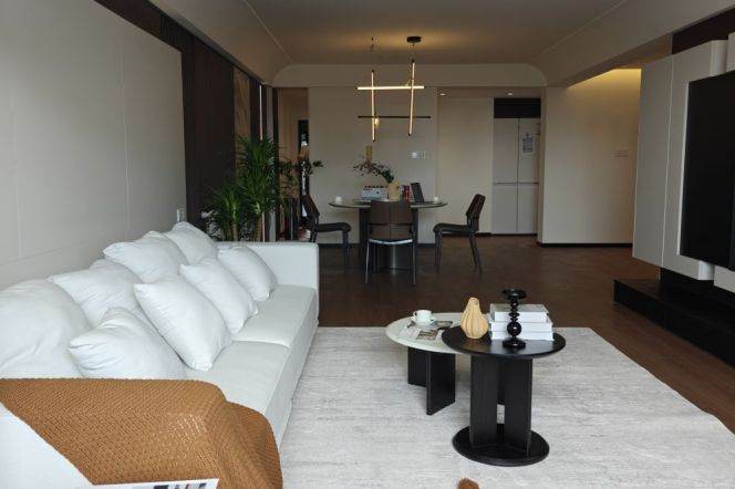 High-Floor Spacious 3BR Apartment near Jiaotong University Metro
