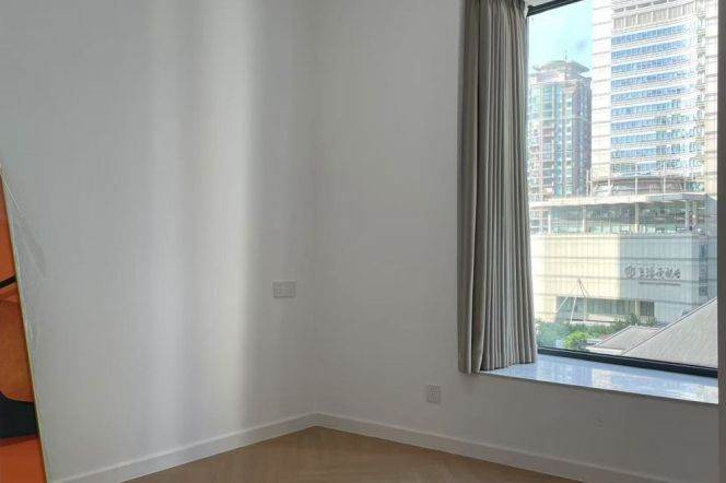 2BR Apartment at Top Of City with Floor-to-Ceiling Windows (L13)