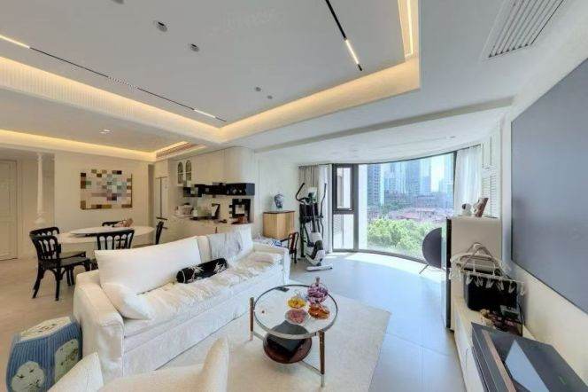 2BR Apartment at Jing'an Four Seasons Apartments with Floor-to-Ceiling Windows (L2/L12/L13)