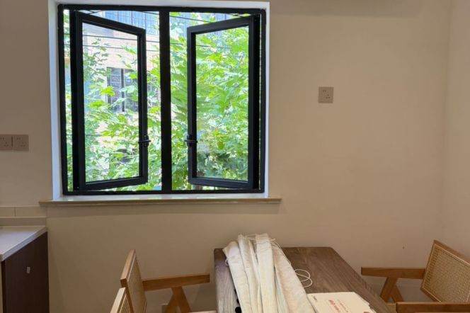 High-Ceiling 2BR Heritage Apartment near South Shaanxi Rd Metro with Green View (L1/L10/L12/L13)