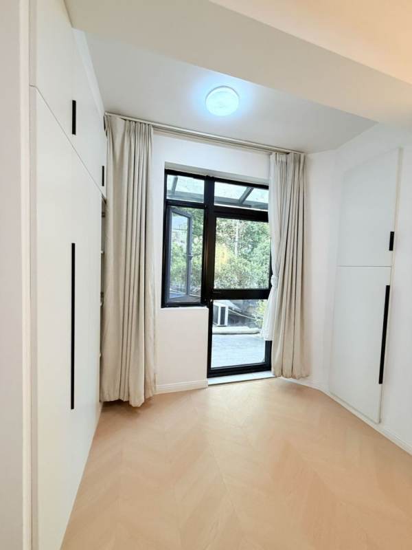 Housing image — Bedroom