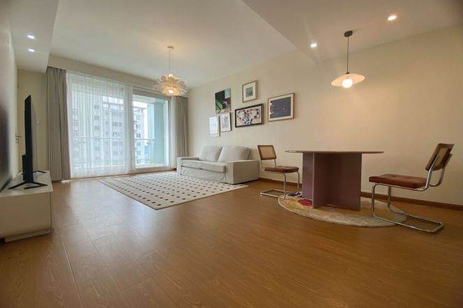 Spacious 1BR Apartment near Dapuqiao Metro with Floor-to-Ceiling Windows (L9/L12)
