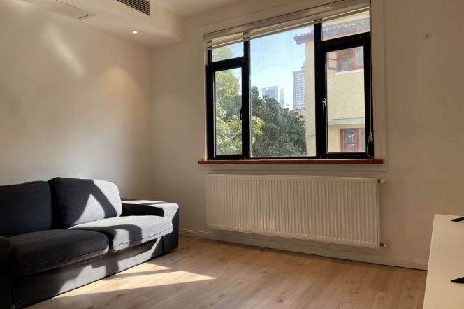 1BR Apartment in Jing'an with Green View