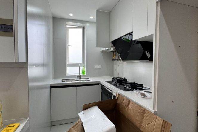 High-Floor 2BR Apartment near Huaihai Lu (L1/L8/L14)