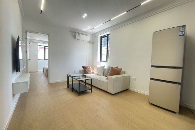 1BR Apartment near Jiangsu Rd Metro