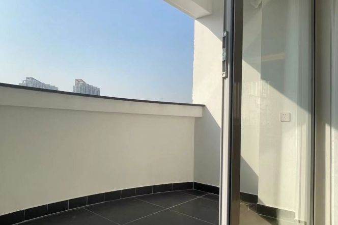 Spacious 2BR Apartment near Jiangsu Rd Metro with Floor-to-Ceiling Windows (L2/L11)