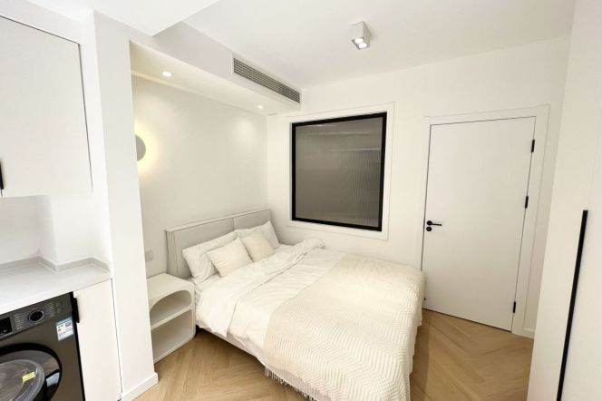 1BR Apartment near Zhongshan Park with Private Garden (L2/L3/L4)