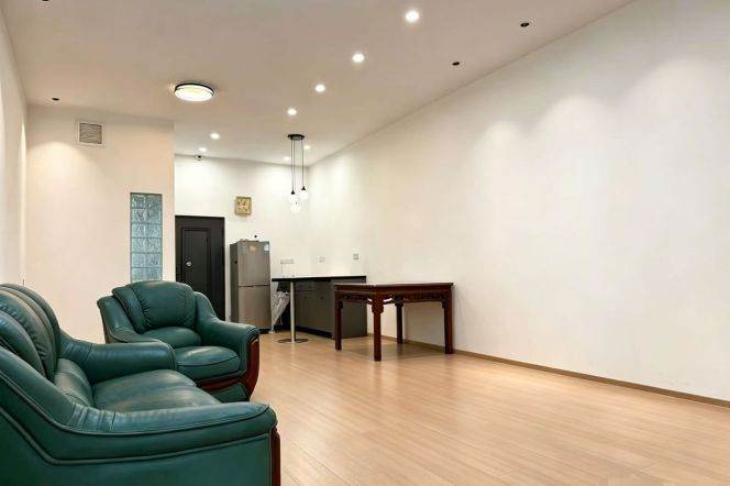 1BR Lane House near Xintiandi with Terrace (L10/L13)