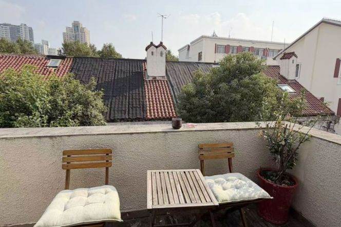 2BR Lane House in Old Xuhui with Terrace