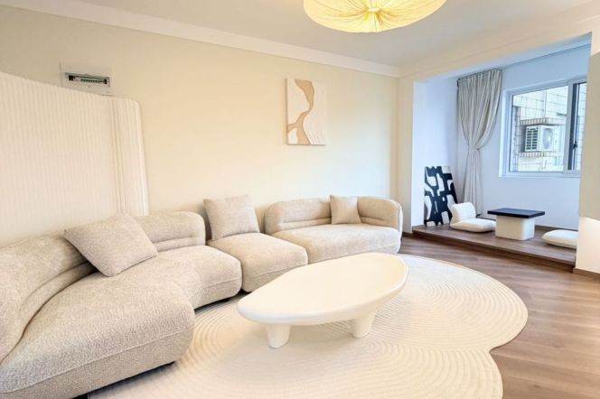 High-Floor 3BR Apartment near Shanghai Indoor Stadium Metro (L1/L4)