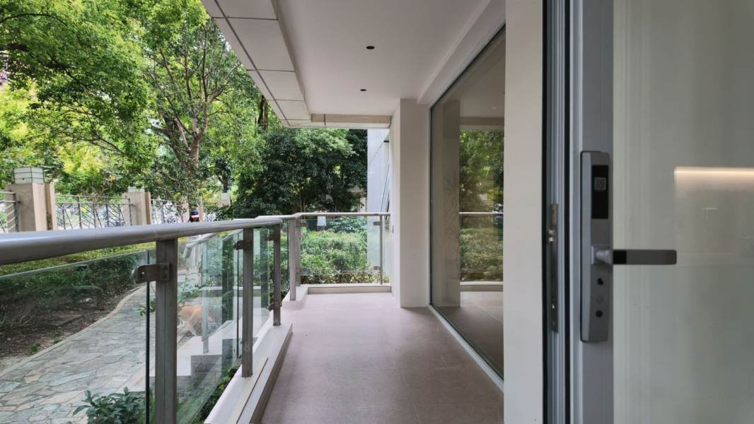 Housing image — Balcony