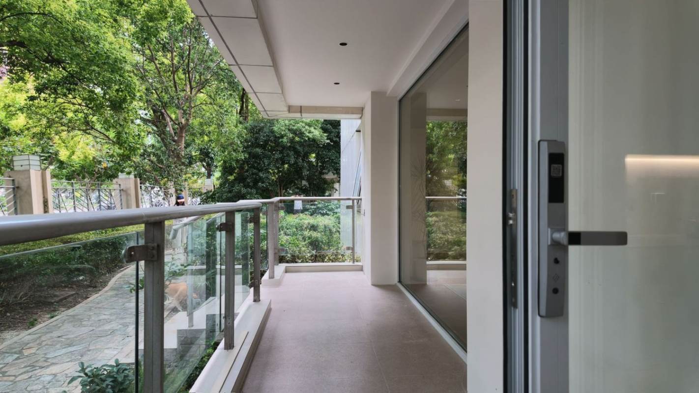 Housing image — Balcony