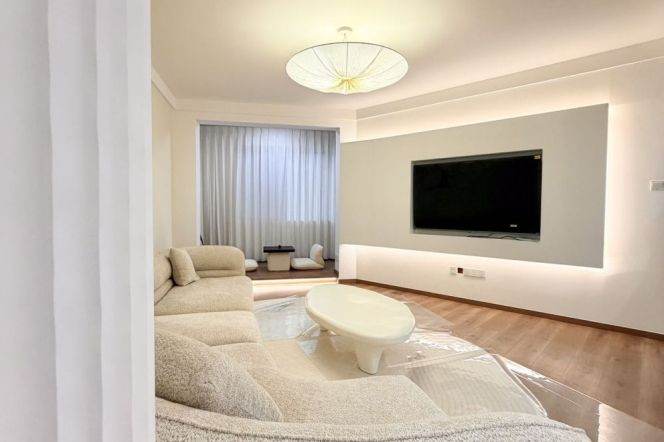 High-Floor 3BR Apartment near Shanghai Indoor Stadium Metro (L1/L4)
