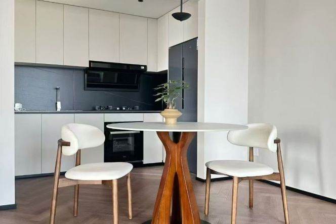 High-Floor Spacious 2BR Apartment near HKRI Taikoo Hui with Outstanding View (L13)